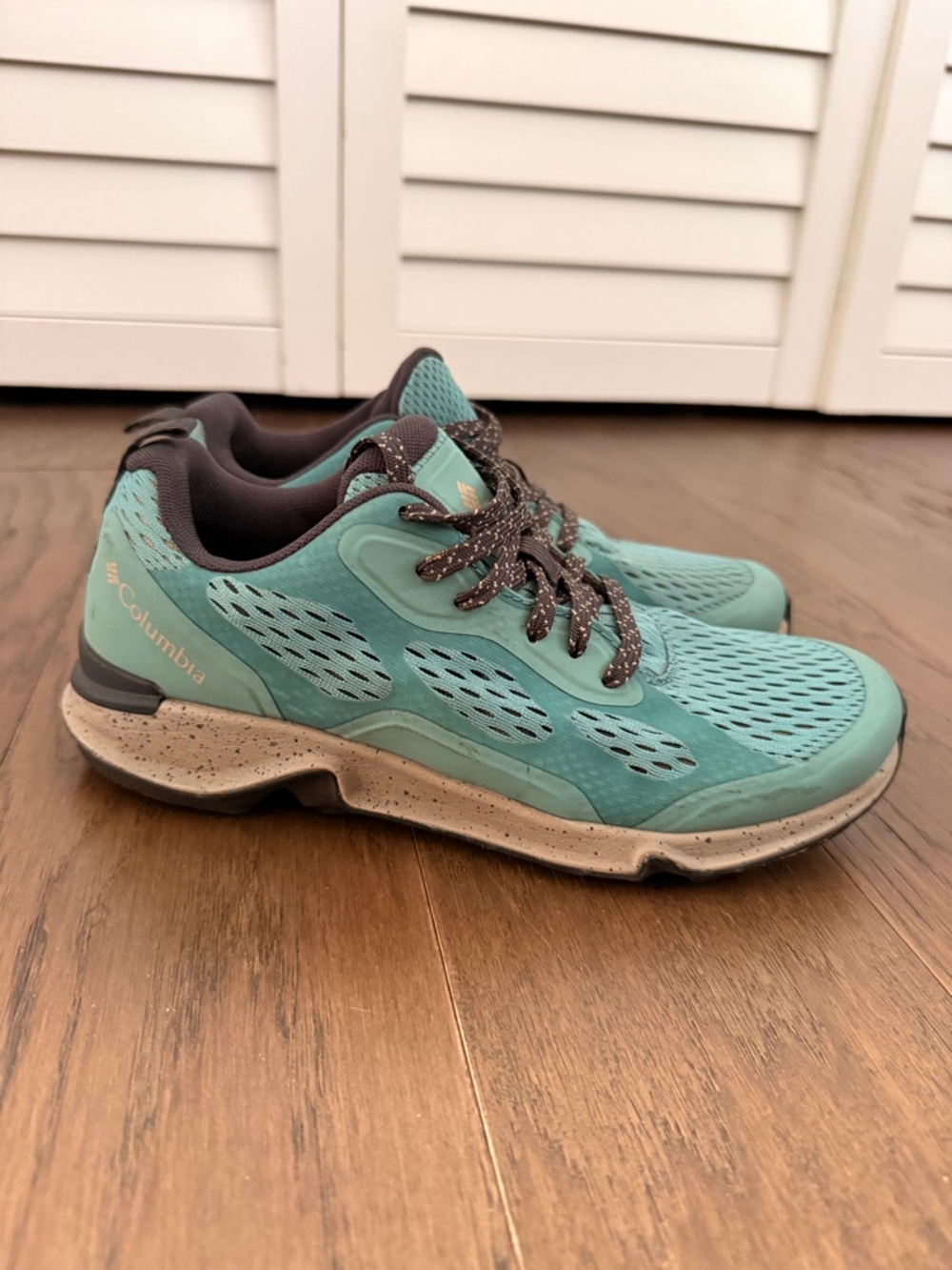 Columbia Women's Teal Athletic Walking Shoes